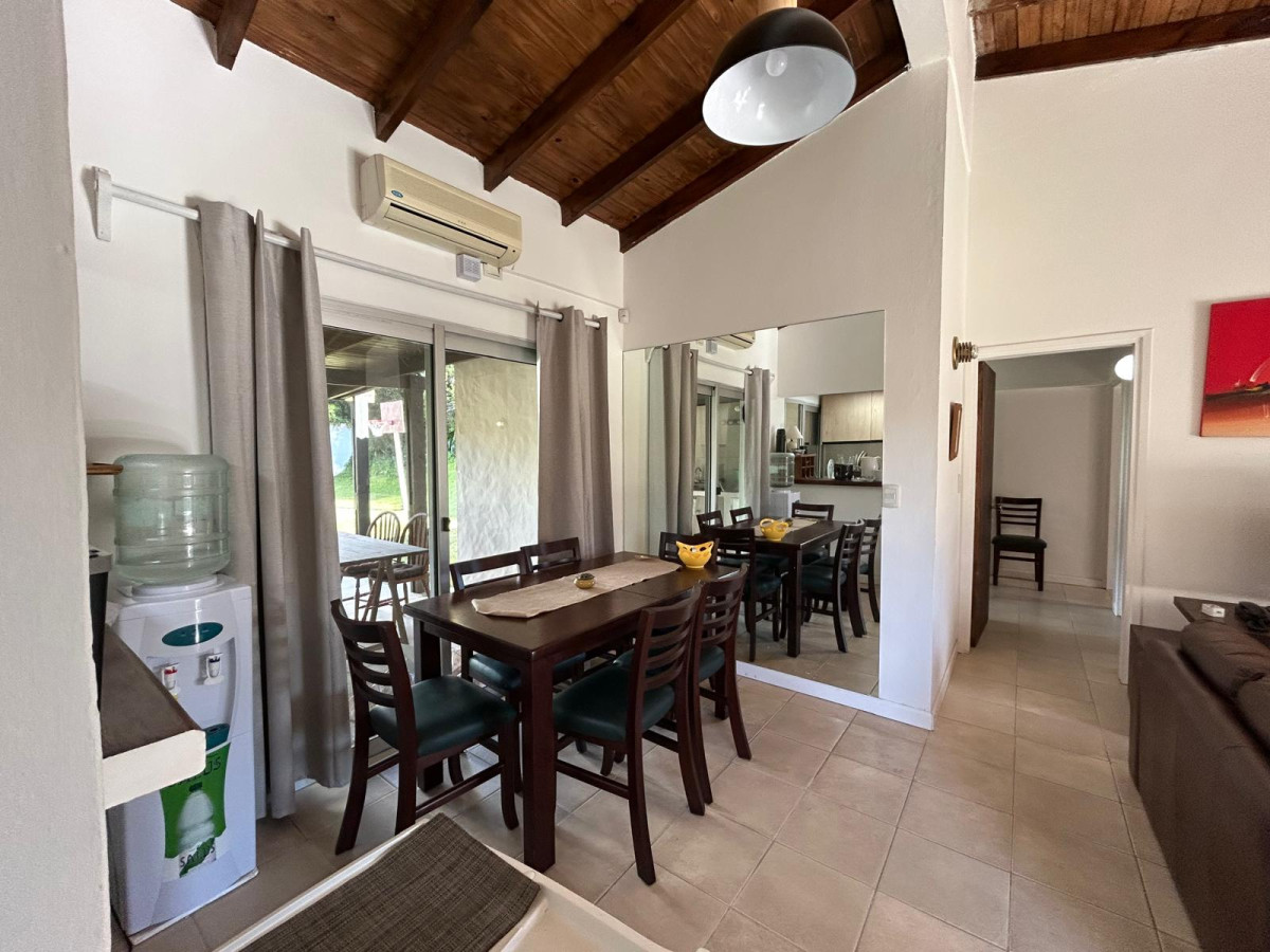 Casa ID.2501 - Se vende Muy linda casa, ideal para vivir todo el año en la zona de Roosevelt.