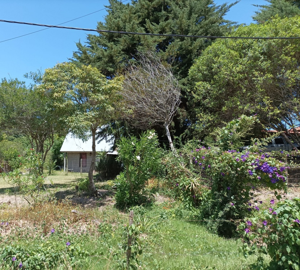 Casa ID.2597 - Se vende Terreno con mejoras