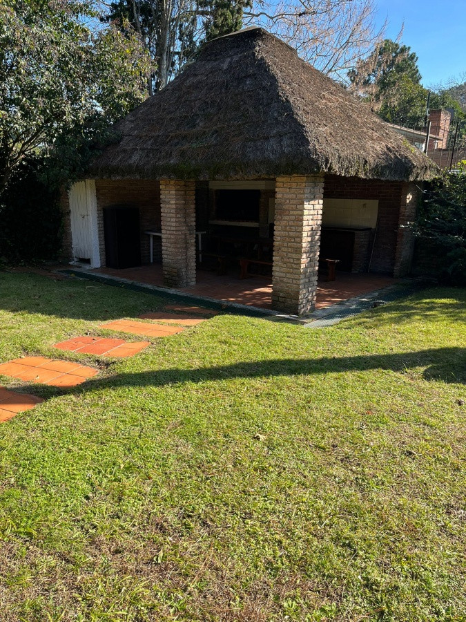 Casa ID.2502 - Hermoso chalet, Disponible en Alquiler Anual 