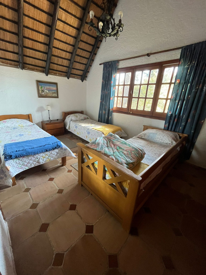 Casa ID.2502 - Hermoso chalet, Disponible en Alquiler Anual 