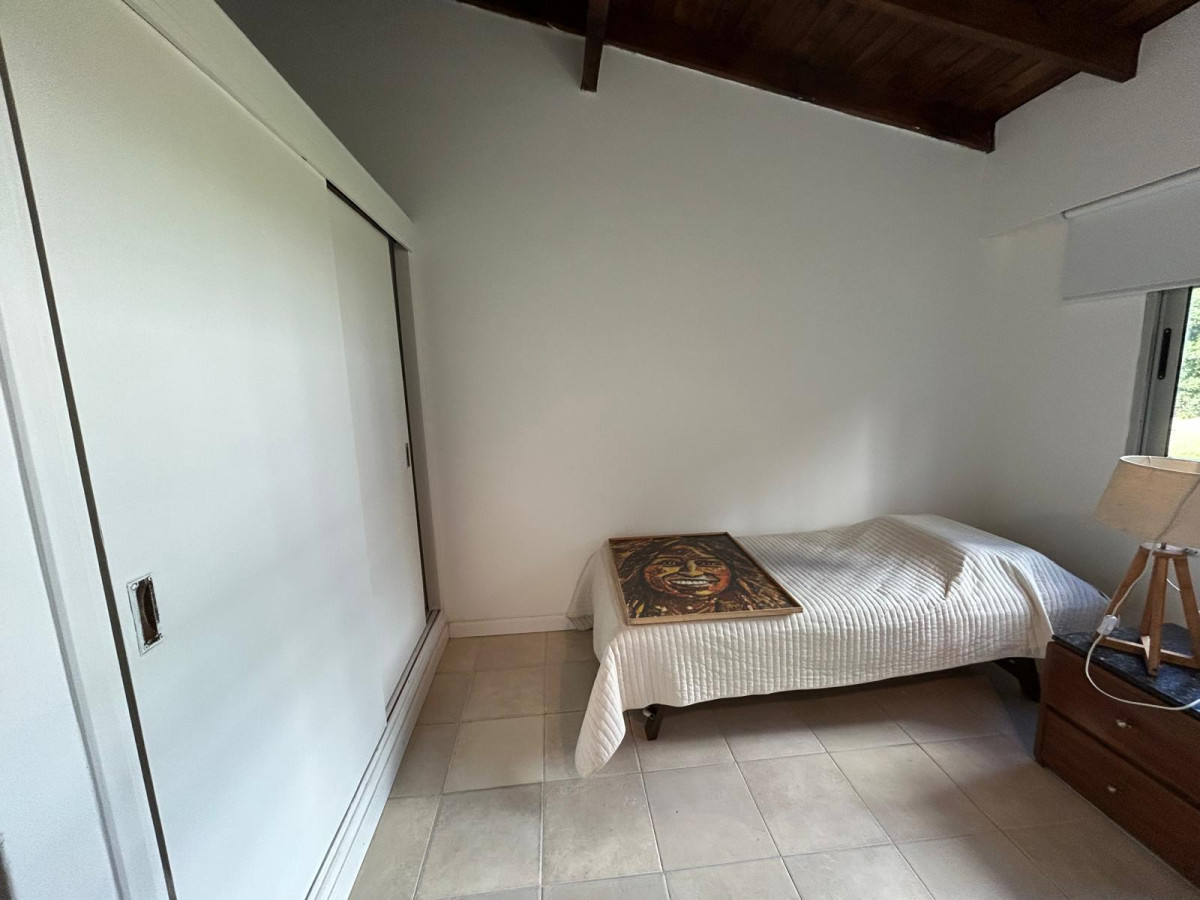 Casa ID.2501 - Se vende Muy linda casa, ideal para vivir todo el año en la zona de Roosevelt.