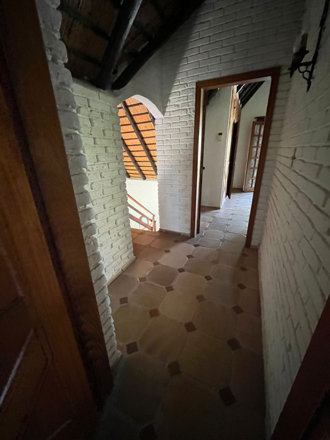 Casa ID.2502 - Hermoso chalet, Disponible en Alquiler Anual 