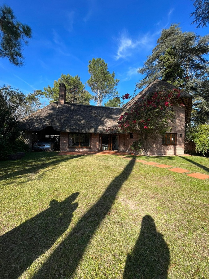 Casa ID.2502 - Hermoso chalet, Disponible en Alquiler Anual 