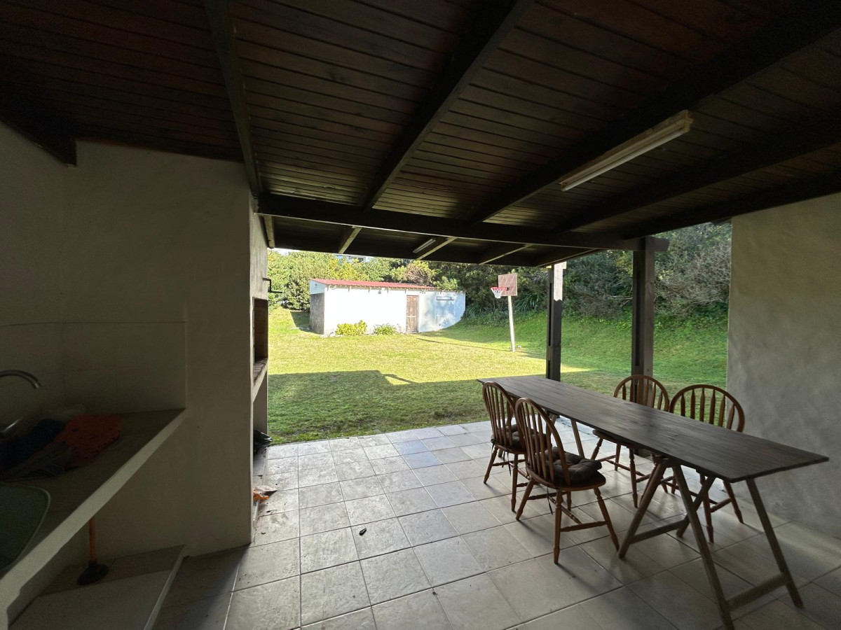 Casa ID.2501 - Se vende Muy linda casa, ideal para vivir todo el año en la zona de Roosevelt.