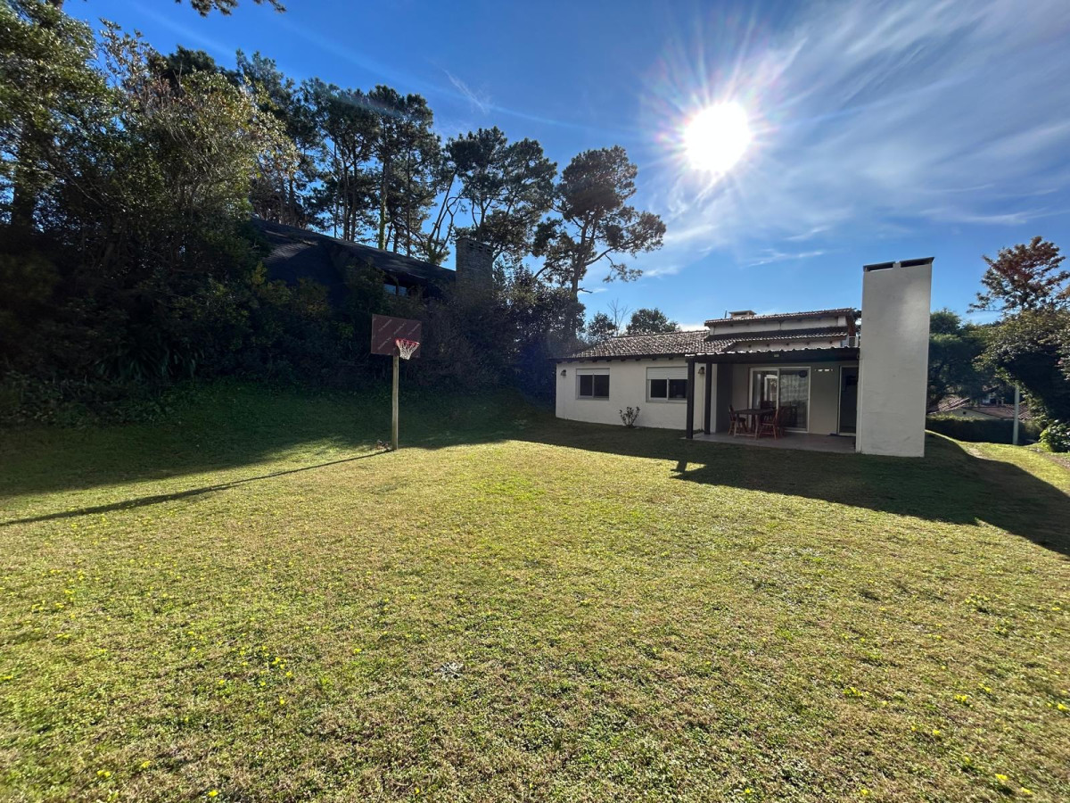 Casa ID.2501 - Se vende Muy linda casa, ideal para vivir todo el año en la zona de Roosevelt.