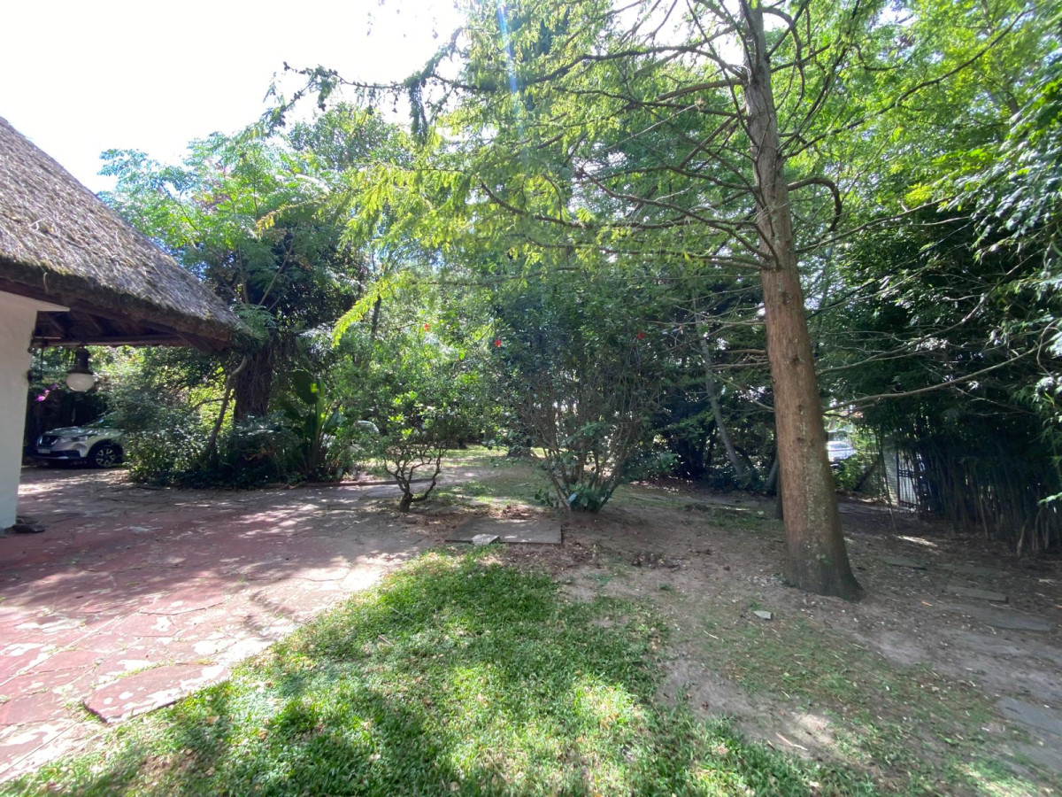 Casa ID.2868 - Amplia casa con jardin, piscina, parrillero, mas de 3000 mt2 de terreno.