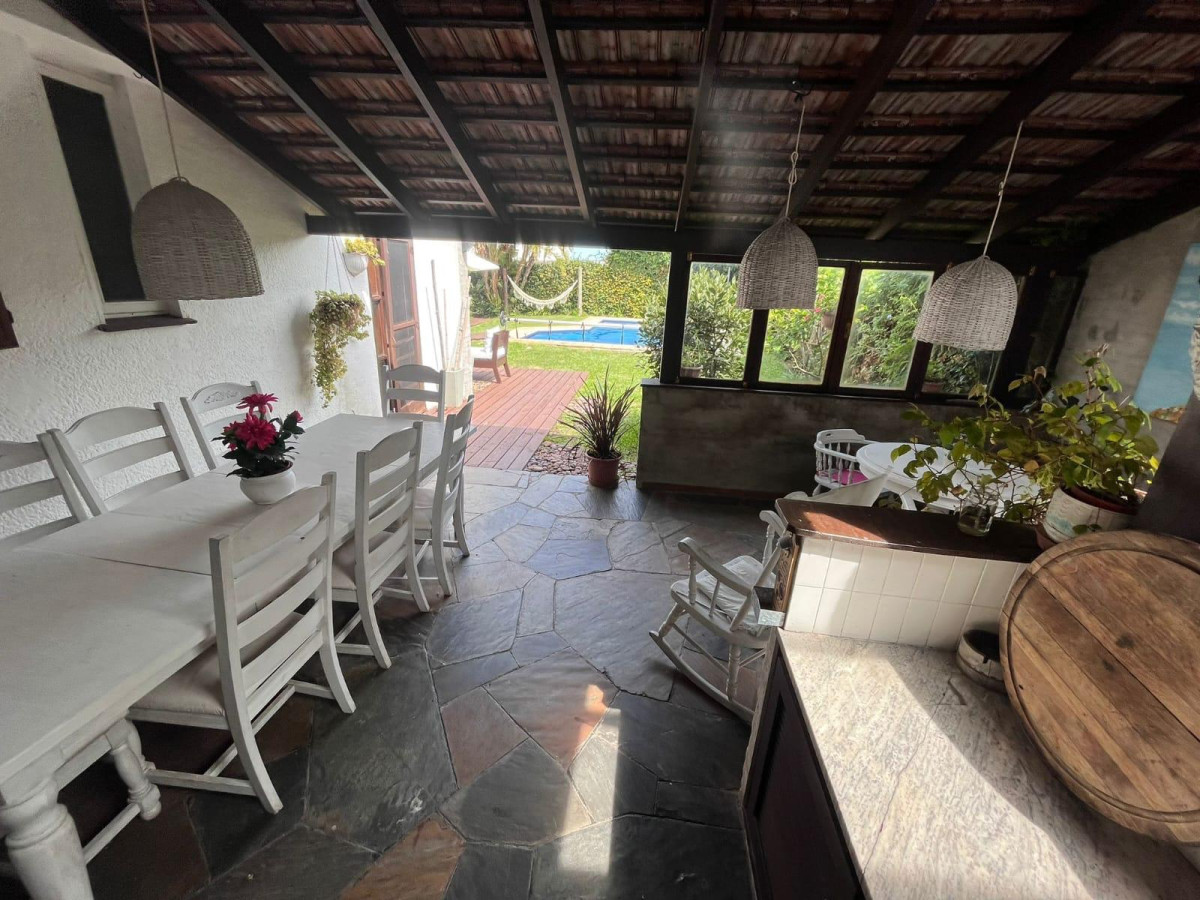 Casa ID.1146 - Amplia casa a pocos metros de la Playa Mansa 