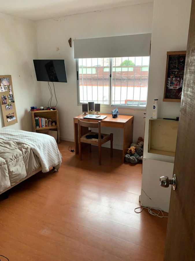 Casa ID.2101 - Muy linda casa con local comercial y apto independiente.
