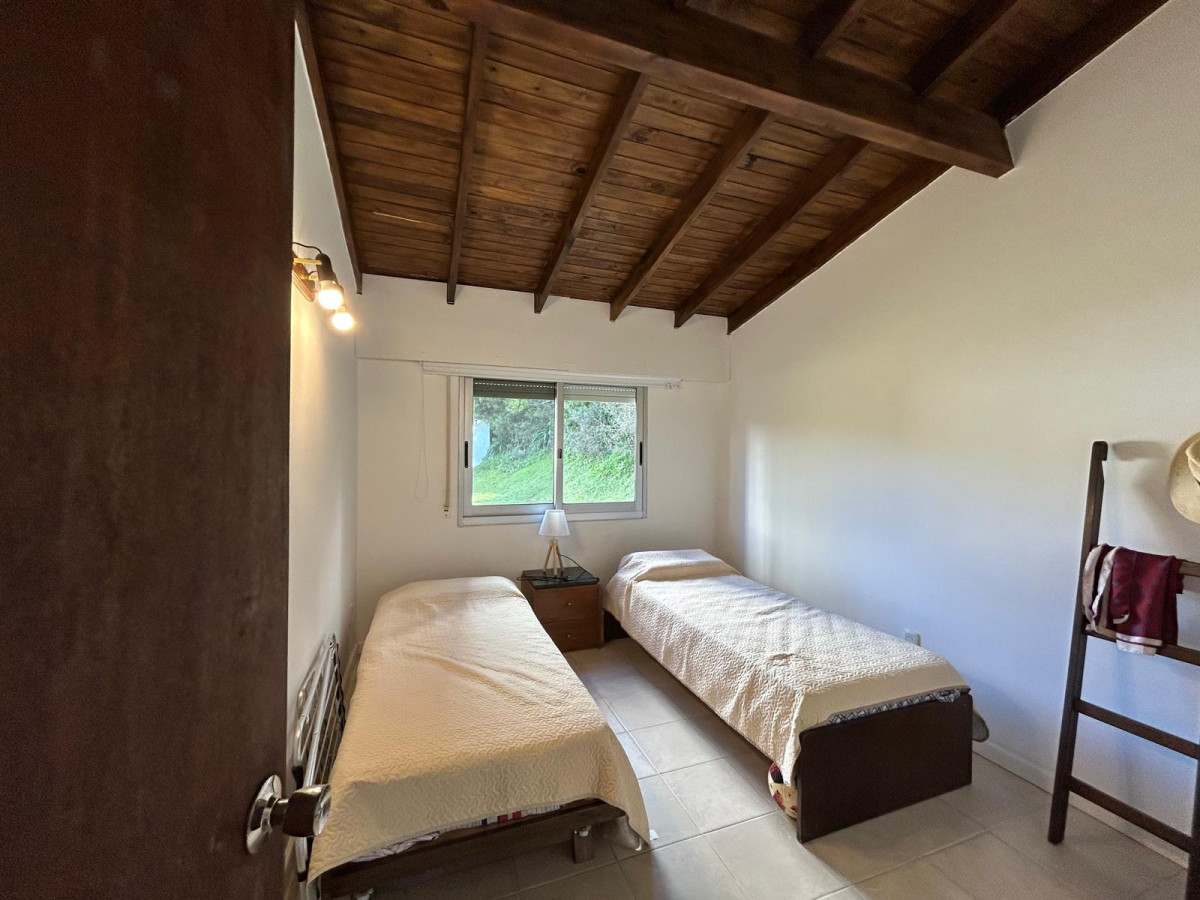 Casa ID.2501 - Se vende Muy linda casa, ideal para vivir todo el año en la zona de Roosevelt.