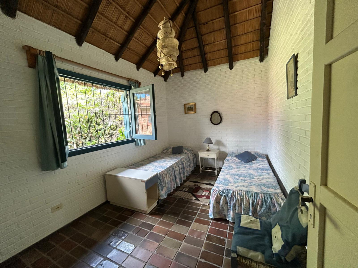 Casa ID.228 - EXCELENTE UBICACION 