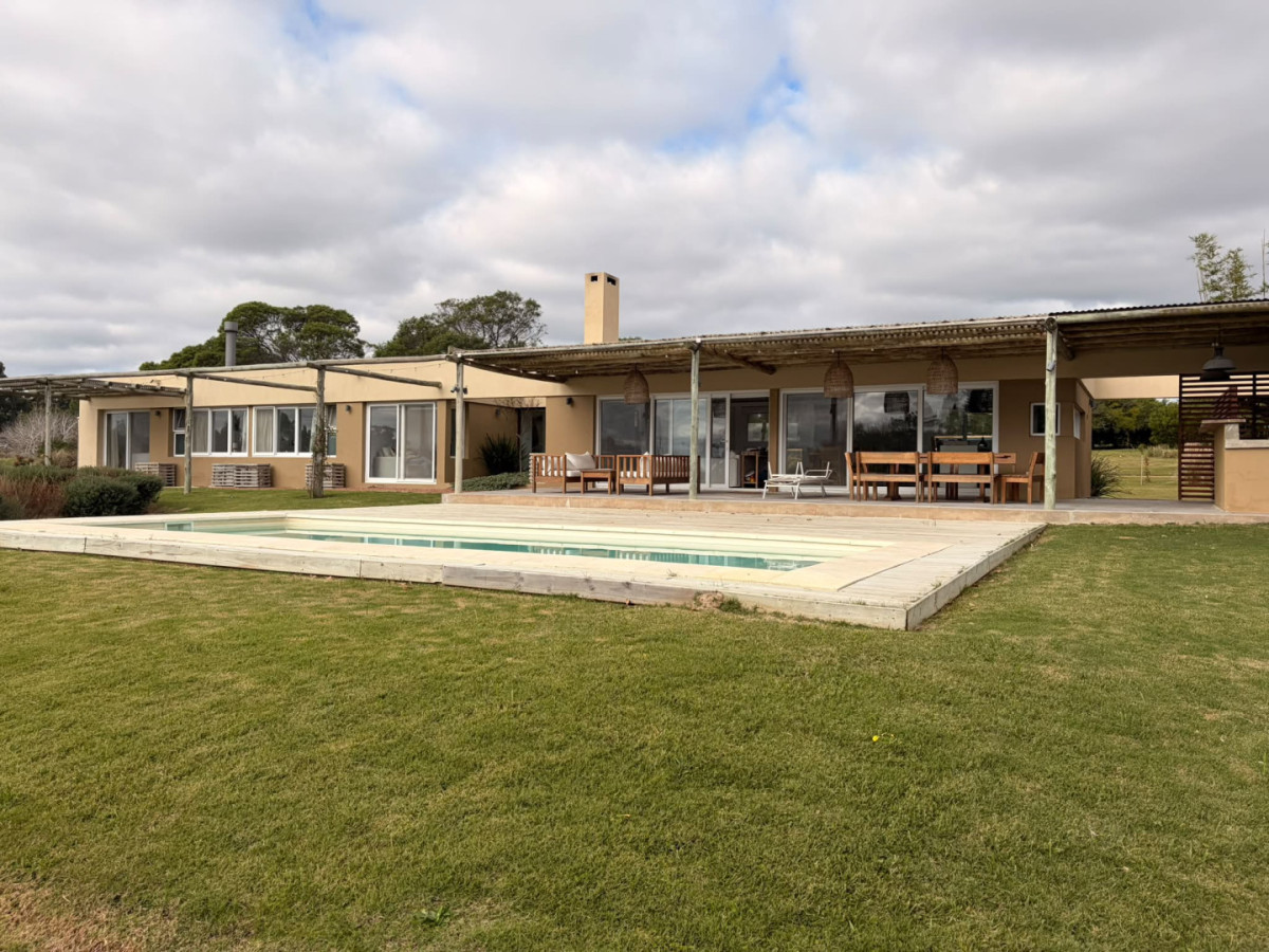 Casa ID.2994 - Venta de Casa en Exclusivo Barrio Privado El Quijote 