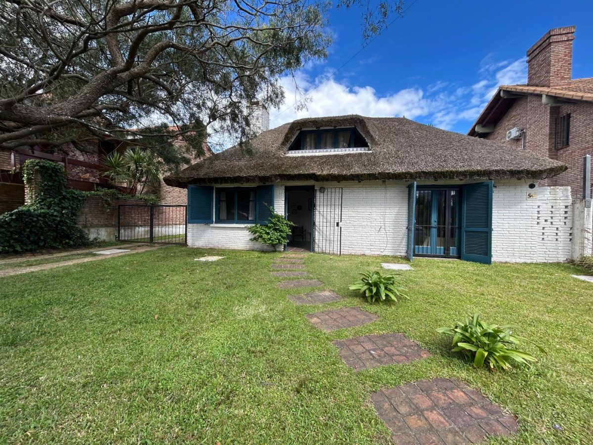 Casa ID.228 - EXCELENTE UBICACION 