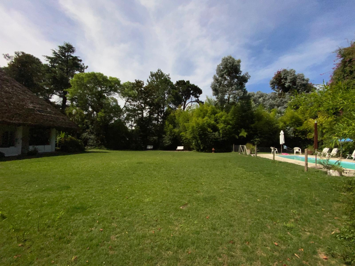 Casa ID.2868 - Amplia casa con jardin, piscina, parrillero, mas de 3000 mt2 de terreno.
