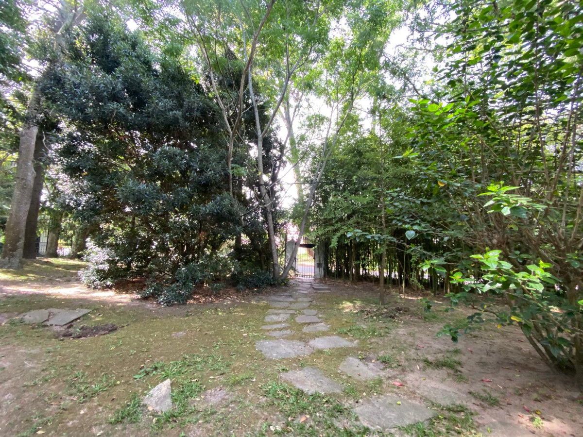 Casa ID.2868 - Amplia casa con jardin, piscina, parrillero, mas de 3000 mt2 de terreno.