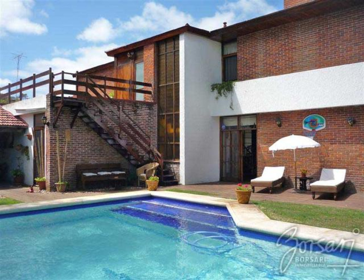 Casa ID.1146 - Amplia casa a pocos metros de la Playa Mansa 