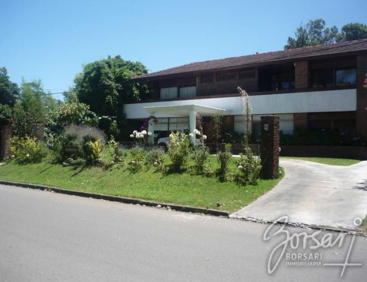Casa ID.1146 - Amplia casa a pocos metros de la Playa Mansa 