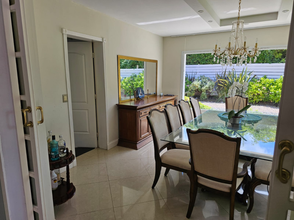 Casa ID.1449 - SE VENDE AMPLIA CASA EN BARRIO PRIVADO 