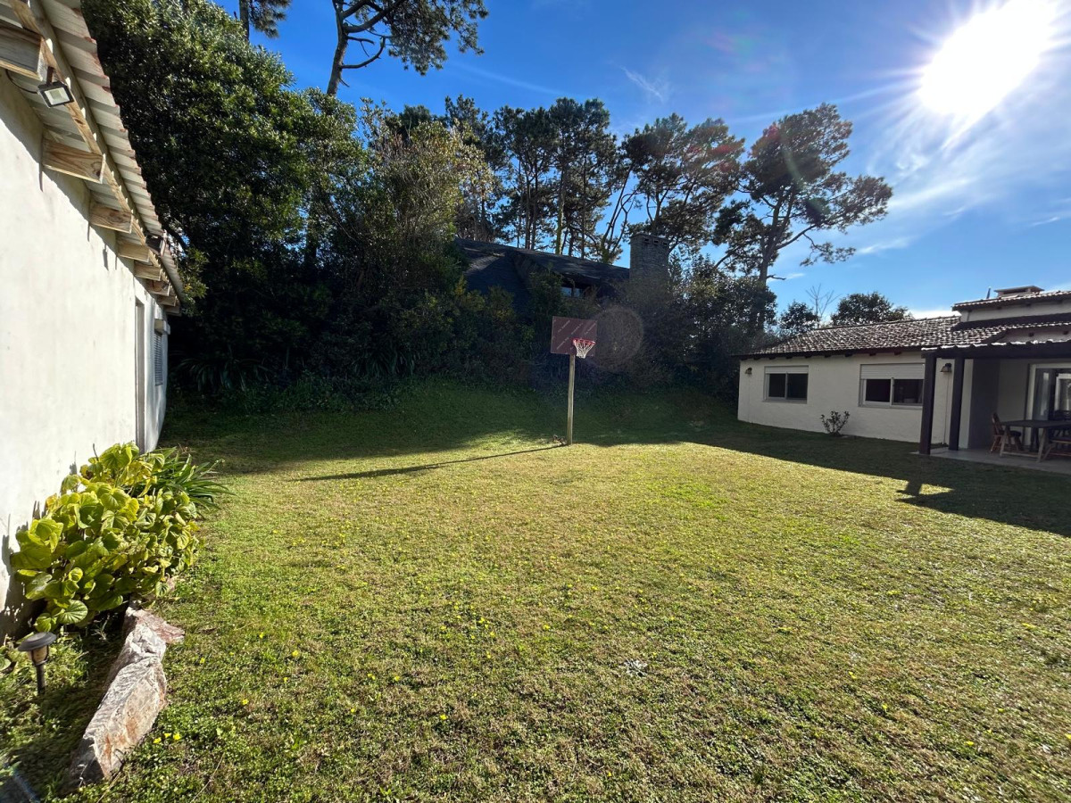 Casa ID.2501 - Se vende Muy linda casa, ideal para vivir todo el año en la zona de Roosevelt.