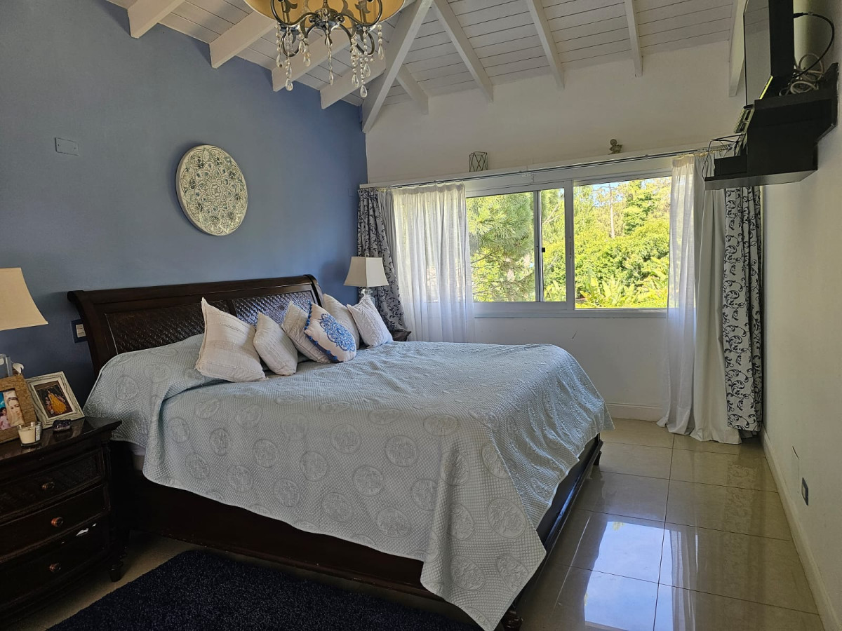 Casa ID.1449 - SE VENDE AMPLIA CASA EN BARRIO PRIVADO 