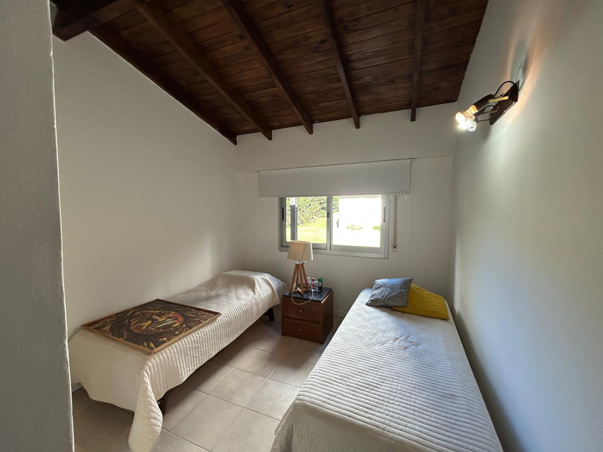 Casa ID.2501 - Se vende Muy linda casa, ideal para vivir todo el año en la zona de Roosevelt.