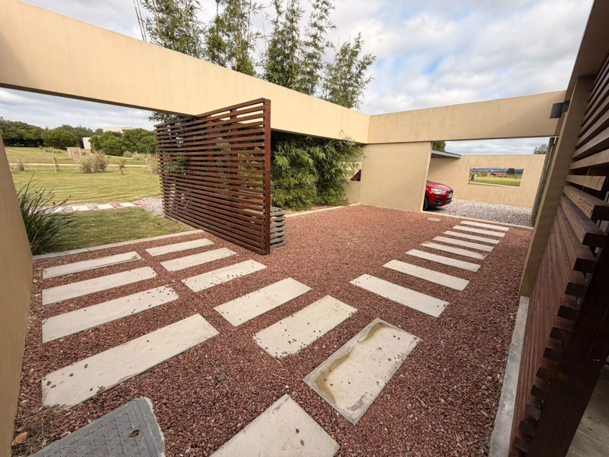 Casa ID.2994 - Venta de Casa en Exclusivo Barrio Privado El Quijote 
