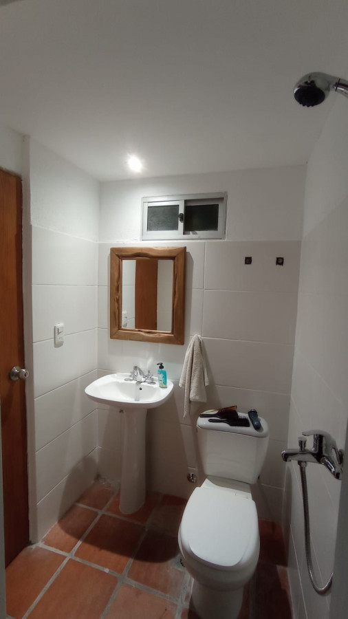 Casa ID.2101 - Muy linda casa con local comercial y apto independiente.