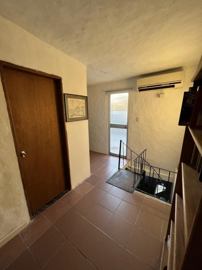 Casa ID.2101 - Muy linda casa con local comercial y apto independiente.