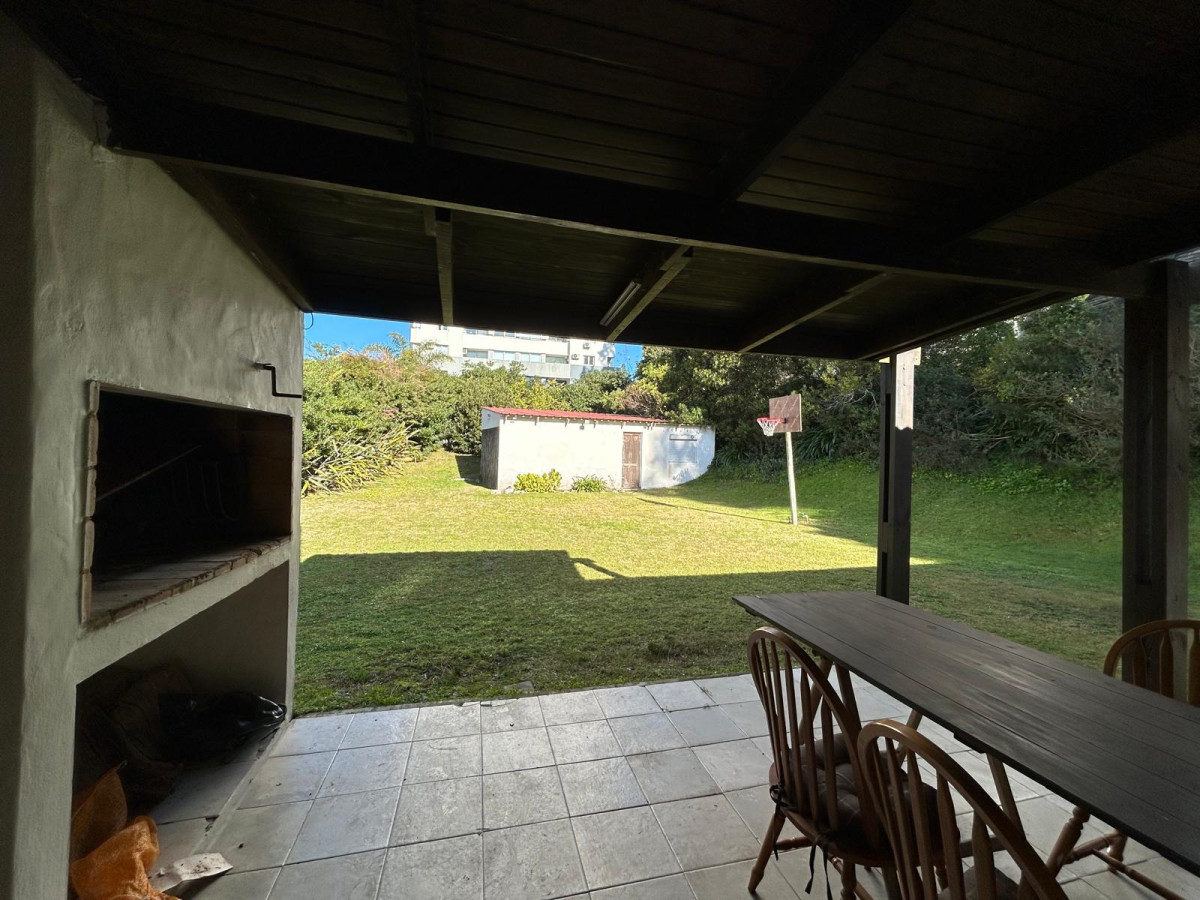 Casa ID.2501 - Se vende Muy linda casa, ideal para vivir todo el año en la zona de Roosevelt.