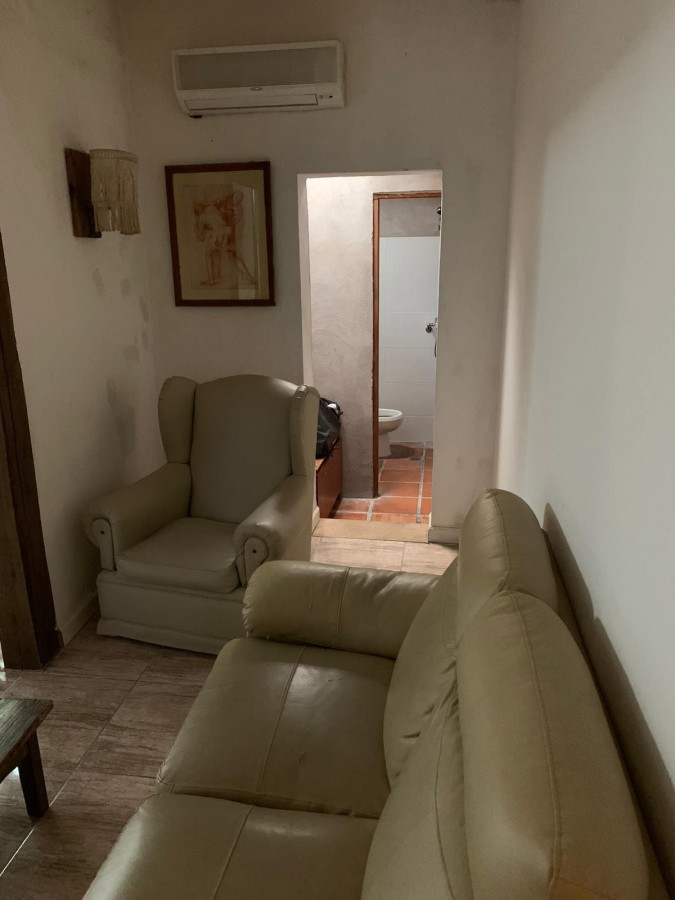 Casa ID.2101 - Muy linda casa con local comercial y apto independiente.
