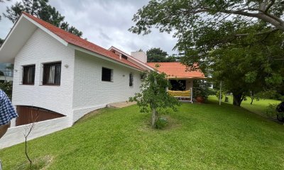 Se vende muy linda casa