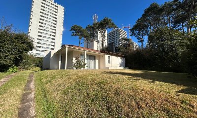 Se vende Muy linda casa, ideal para vivir todo el año en la zona de Roosevelt.