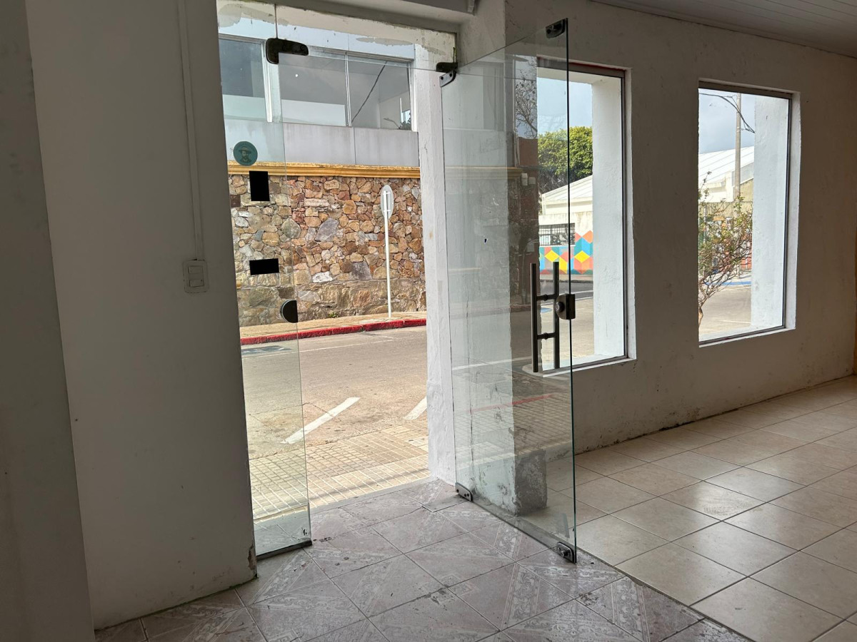 Local Comercial ID.2905 - LOCAL EN ALQUILER EN CENTRO DE MALDONADO 