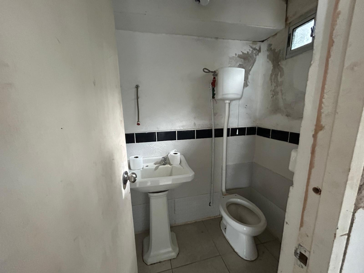 Local Comercial ID.2903 - LOCAL CON EXCELENTE UBICACION, EN ALQUILER