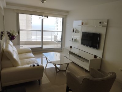 Apartamento con vistas a playa brava