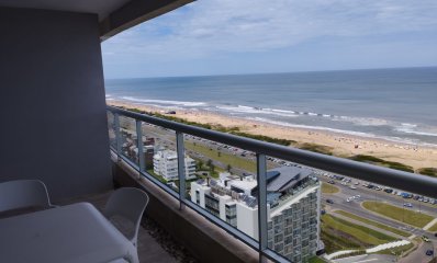 Apartamento con excelente vista  a Playa Brava