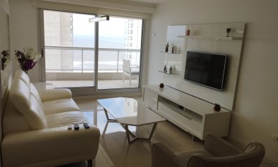 Apartamento con vistas a playa brava