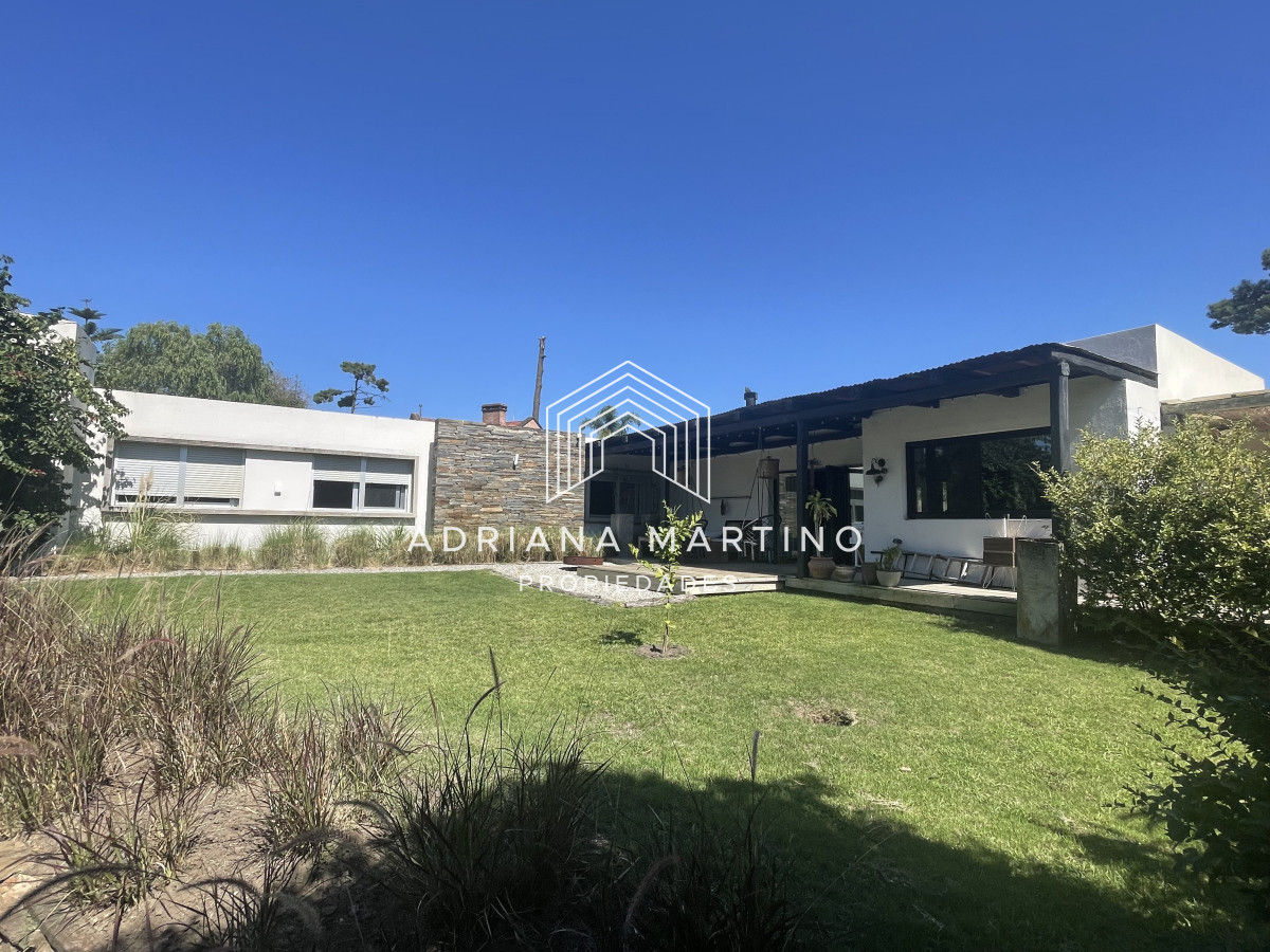 Casa ID.71281 - MODERNA CASA EN ZONA COLEGIOS 4 SUITES, ESPECTACULAR BARBACOA