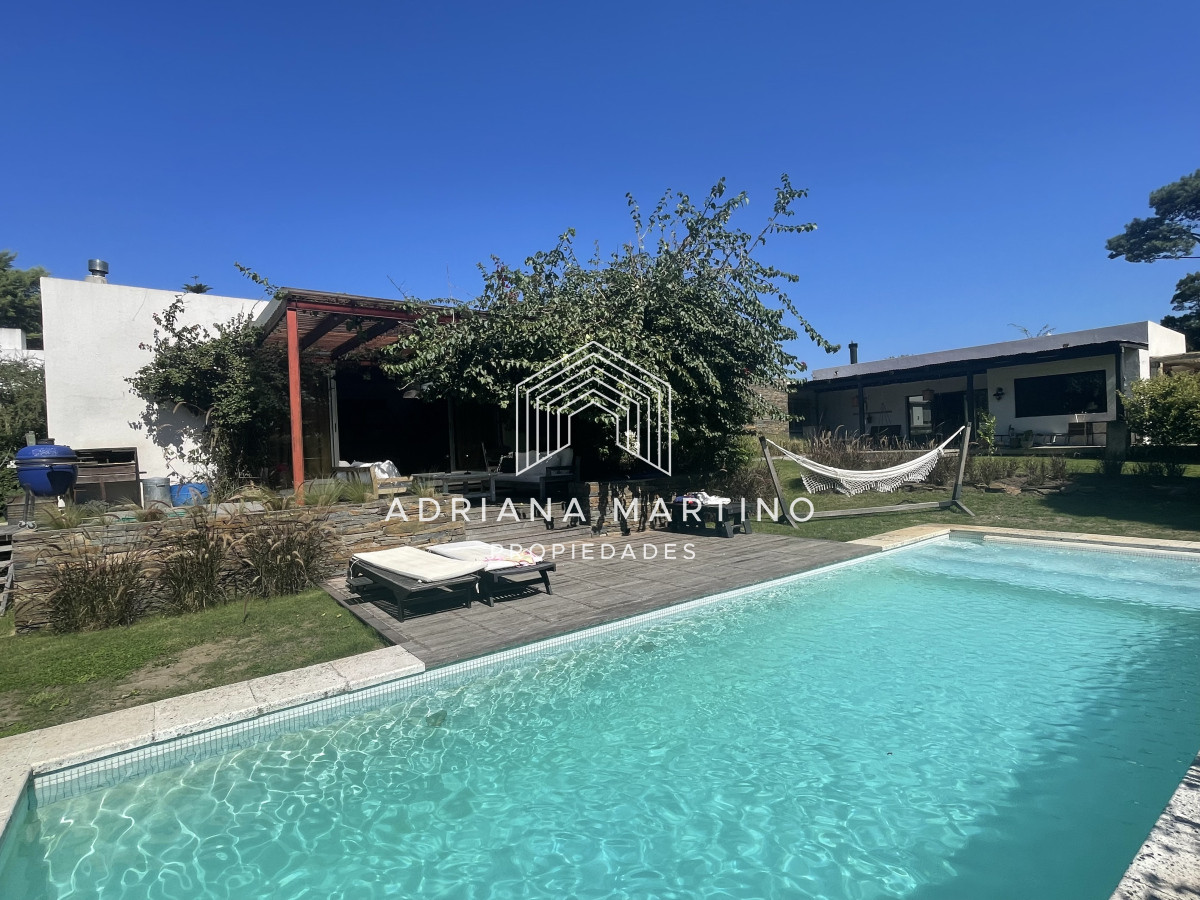 Casa ID.71281 - MODERNA CASA EN ZONA COLEGIOS 4 SUITES, ESPECTACULAR BARBACOA