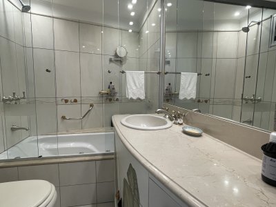 Apartamento en Punta del Este, Shopping - PSK2073A