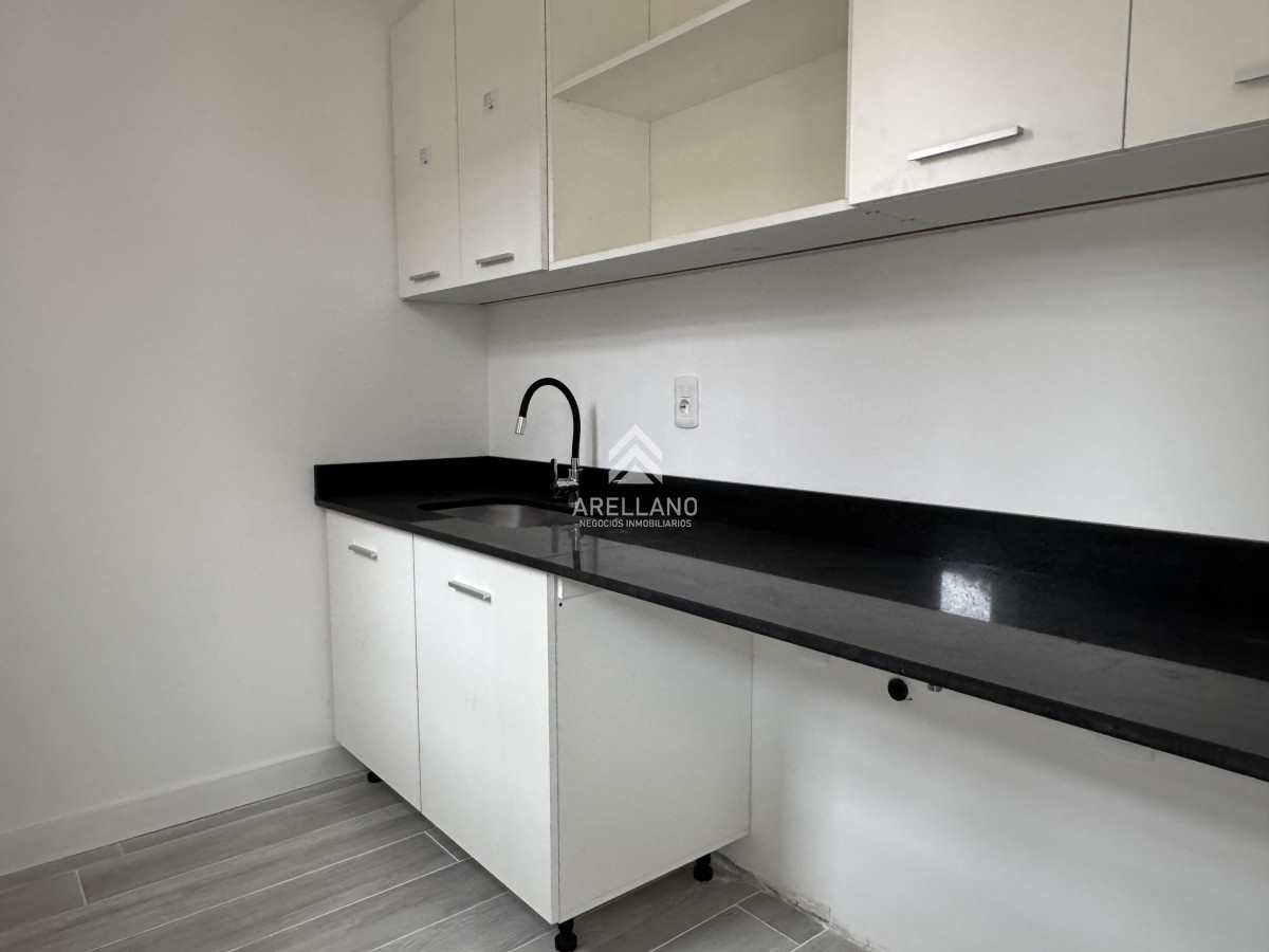 Casa ID.5718 - Barrio Don Miguel, 4 dormitorios con calefacción central