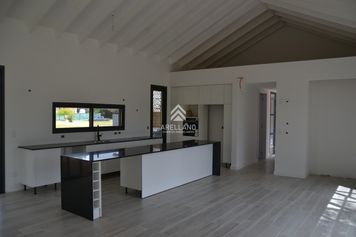 Casa ID.5718 - Barrio Don Miguel, 4 dormitorios con calefacción central