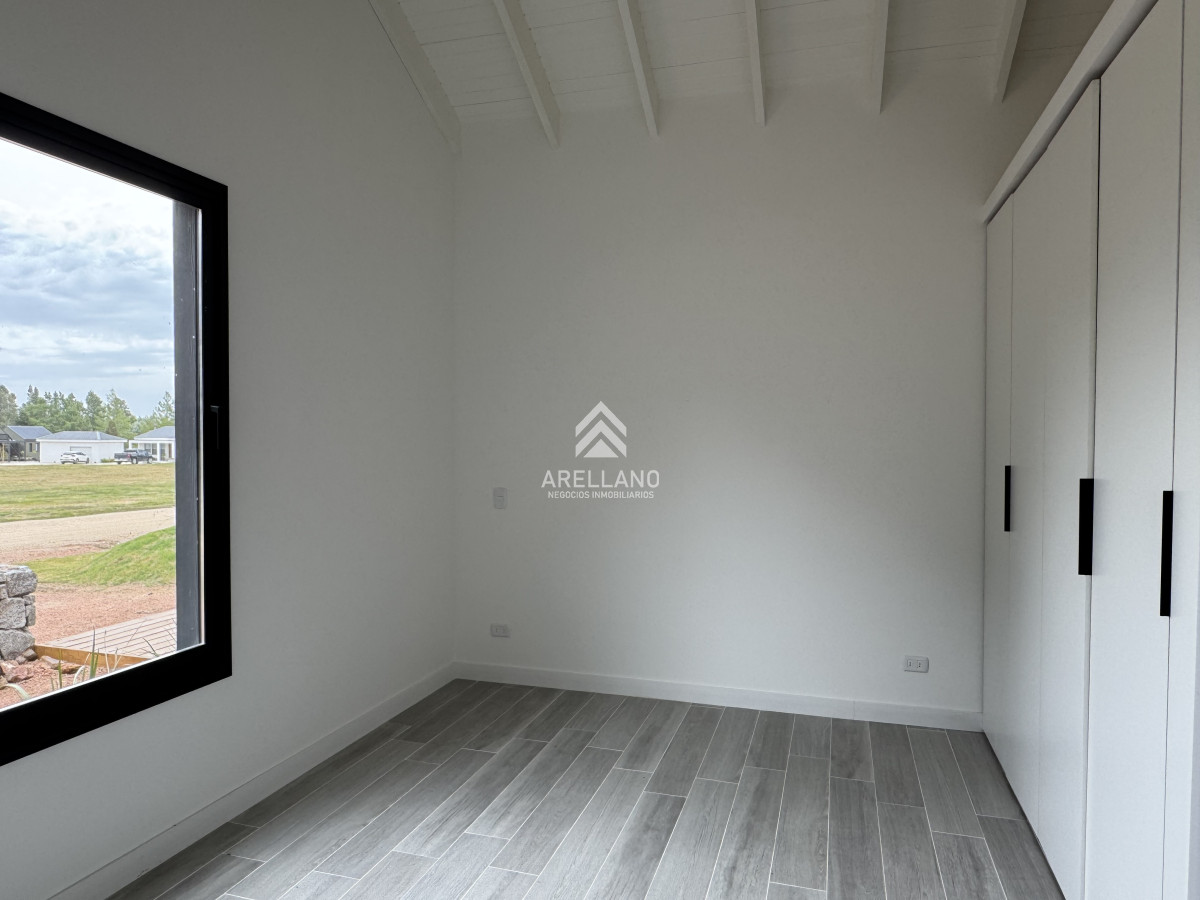 Casa ID.5718 - Barrio Don Miguel, 4 dormitorios con calefacción central