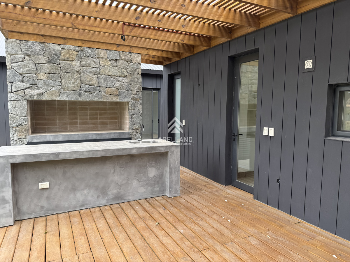 Casa ID.5718 - Barrio Don Miguel, 4 dormitorios con calefacción central