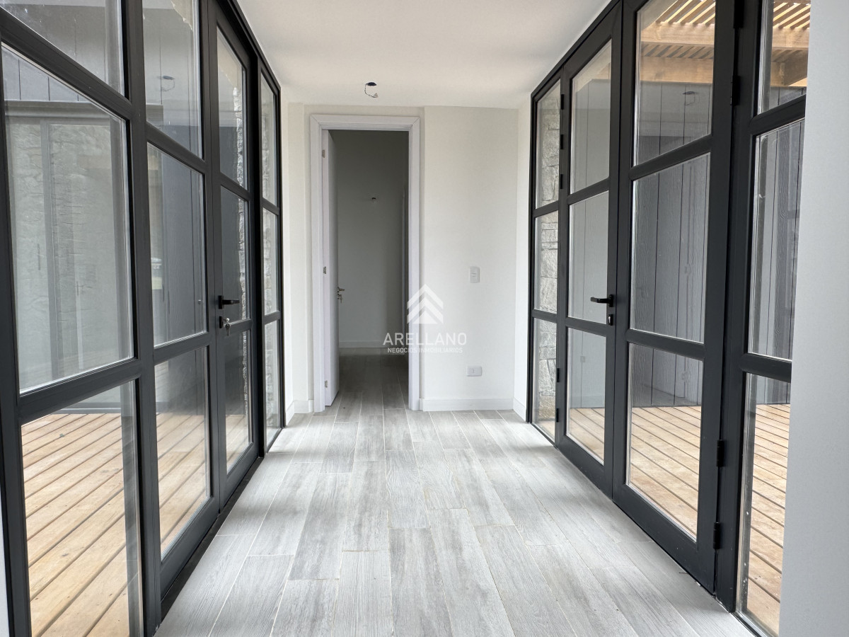 Casa ID.5718 - Barrio Don Miguel, 4 dormitorios con calefacción central