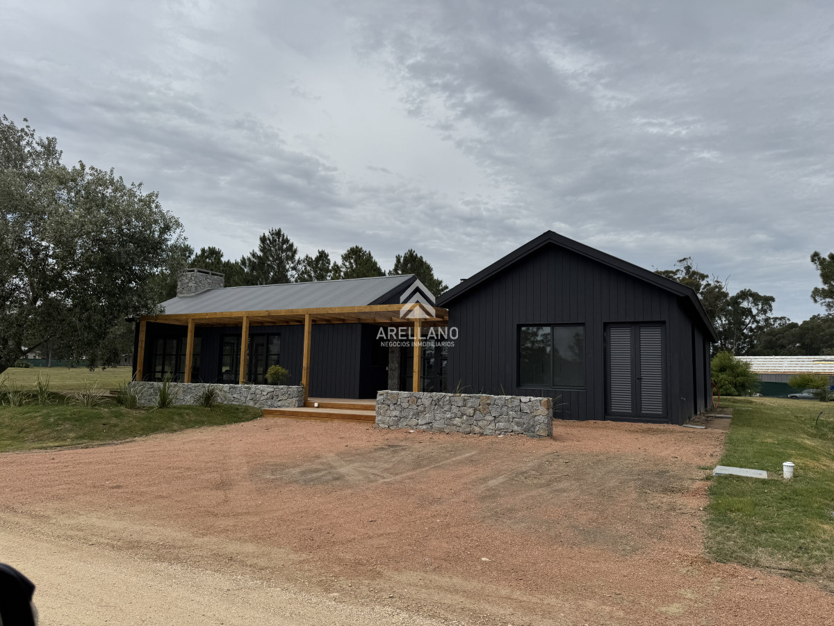 Casa ID.5718 - Barrio Don Miguel, 4 dormitorios con calefacción central