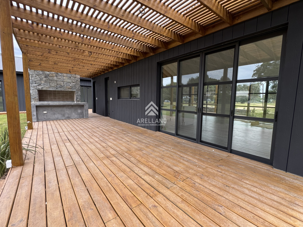 Casa ID.5718 - Barrio Don Miguel, 4 dormitorios con calefacción central