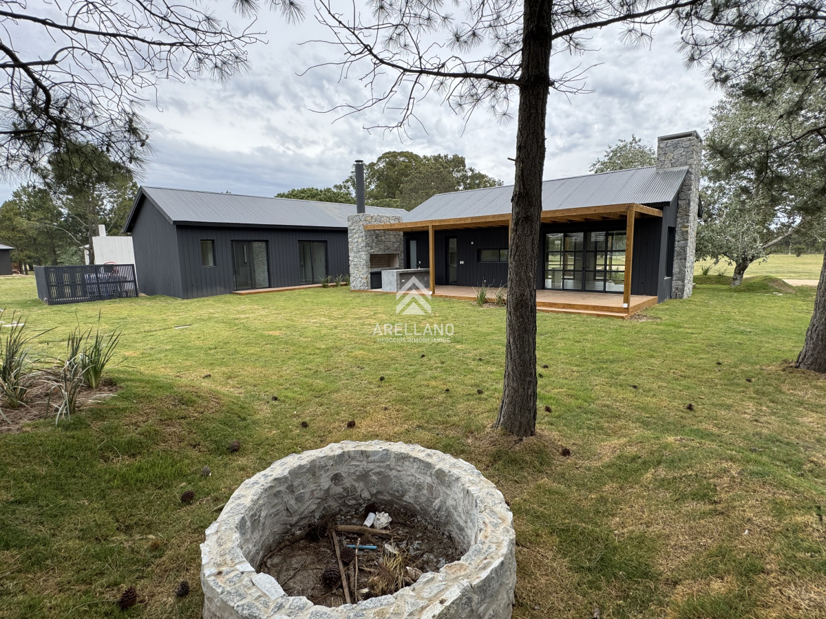 Casa ID.5718 - Barrio Don Miguel, 4 dormitorios con calefacción central