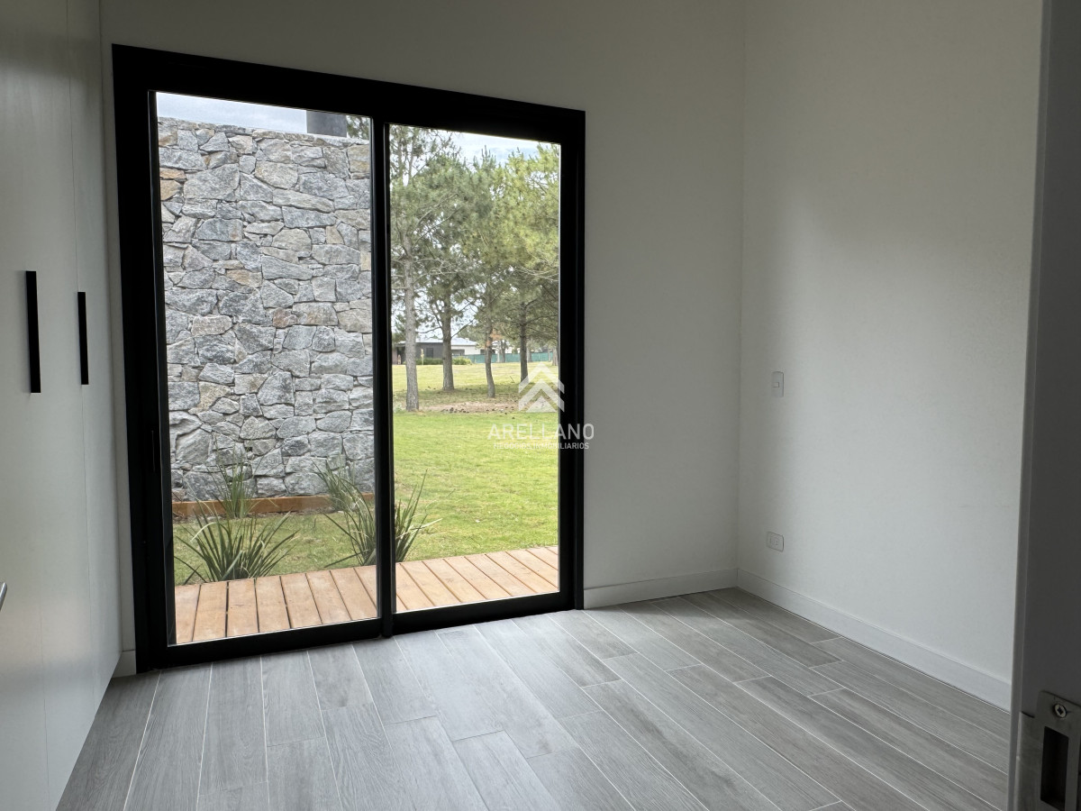 Casa ID.5718 - Barrio Don Miguel, 4 dormitorios con calefacción central