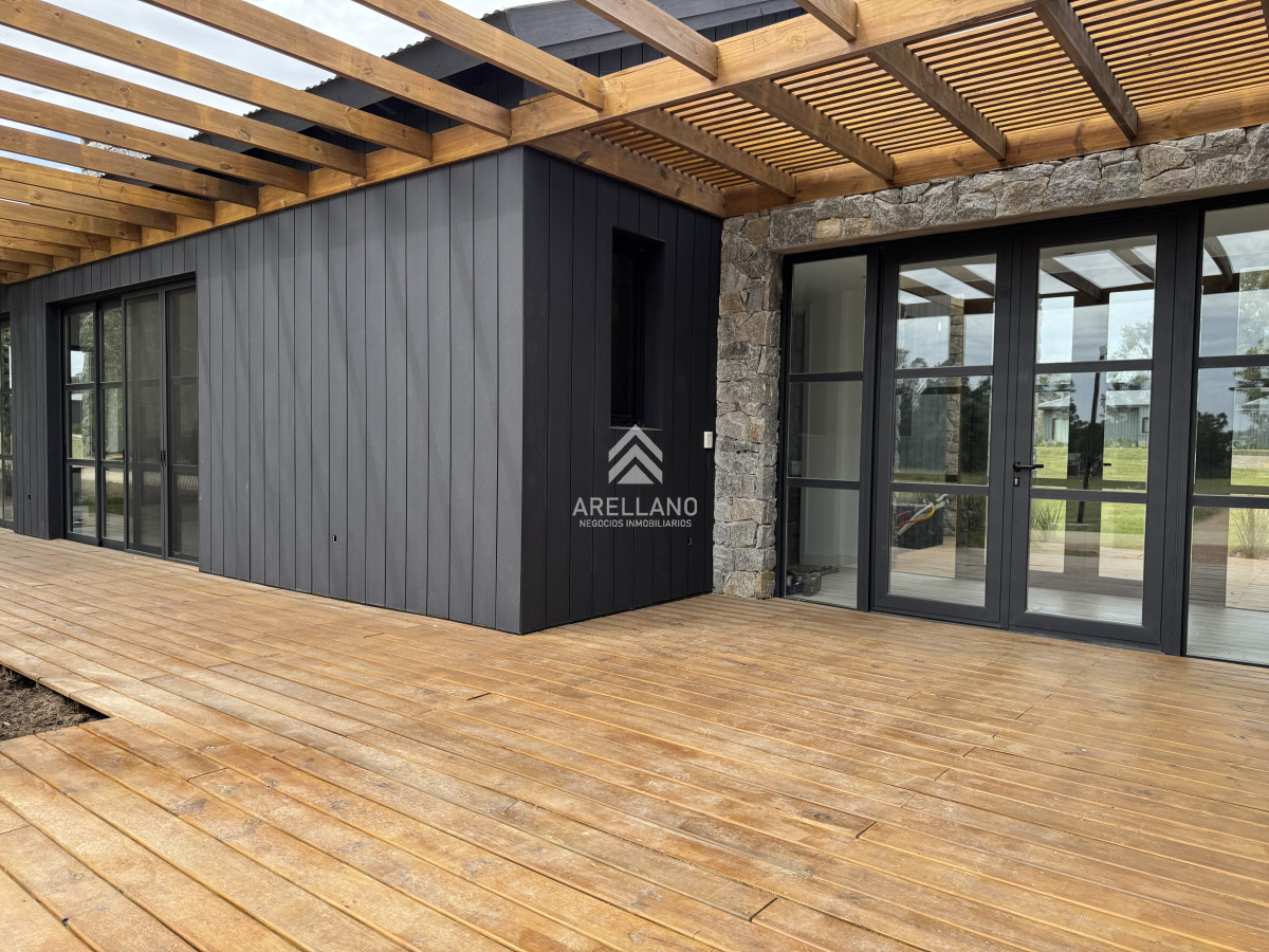 Casa ID.5718 - Barrio Don Miguel, 4 dormitorios con calefacción central