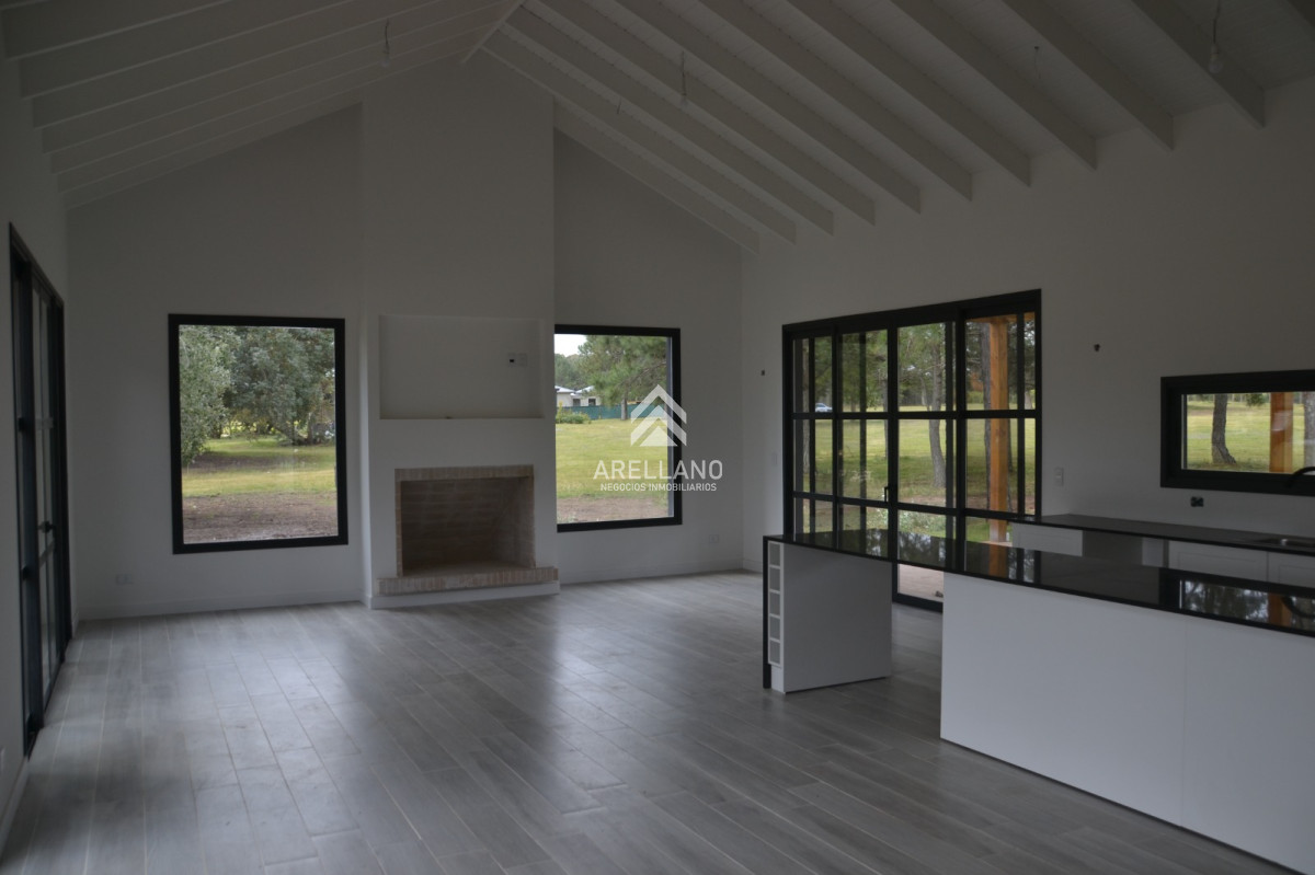 Casa ID.5718 - Barrio Don Miguel, 4 dormitorios con calefacción central